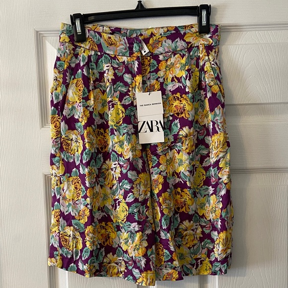 Zara Pants - Zara The Bianca Bermuda Multicolor Floral size XS brand new inseam 10”waist 26”